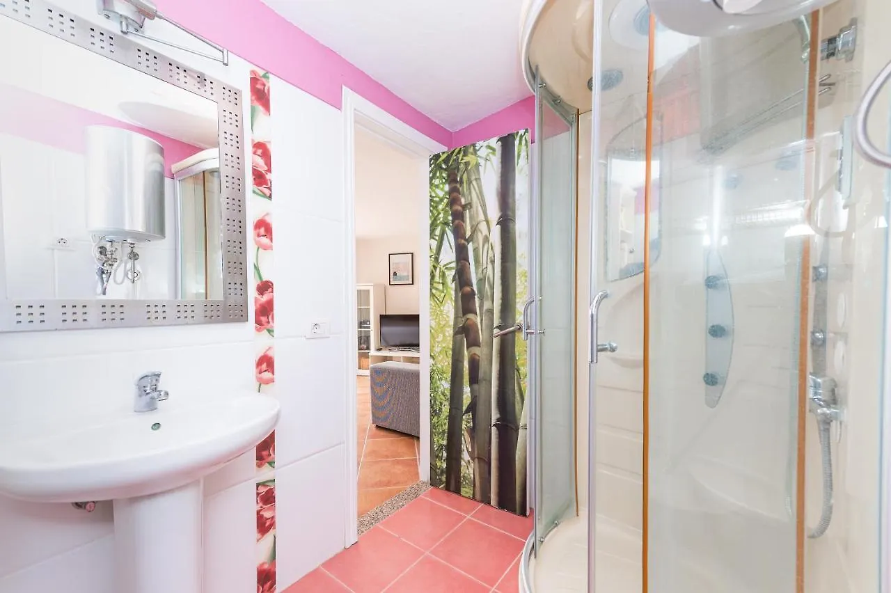 'Bloom' Peaceful Beachside Bungalow Puerto de la Cruz  Apartman